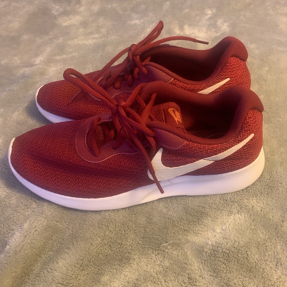 Men's Size 8 Nike Tanjun Burgundy Red Maroon White Tennis Shoes Running